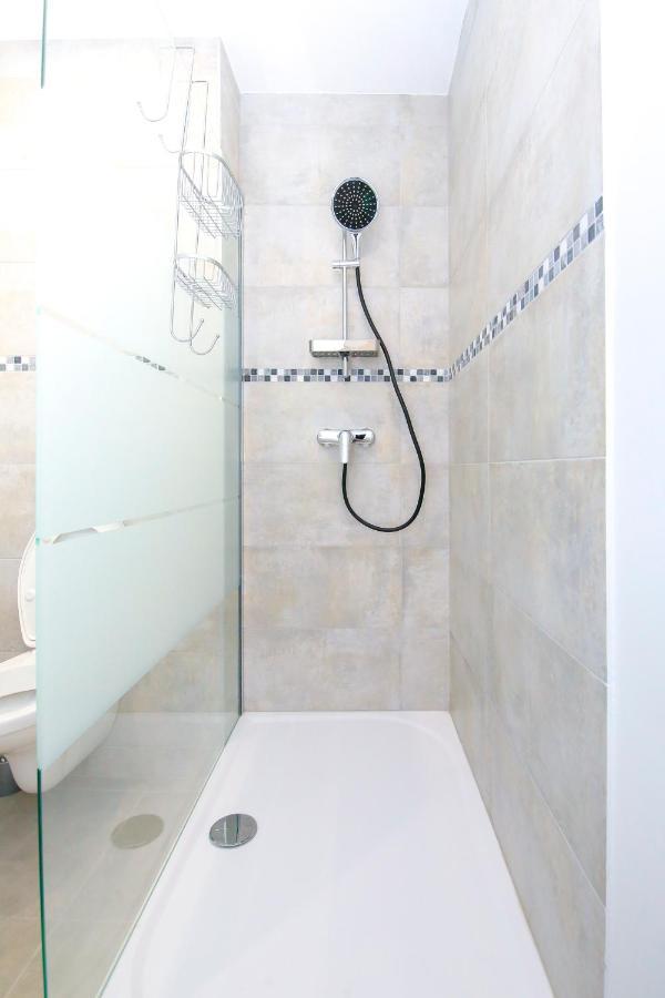 Le Rhinoceros, T1 Hypercentre Chic Et Cosy, Wifi Par Sovalfi Apartment Saint-Etienne  Bagian luar foto