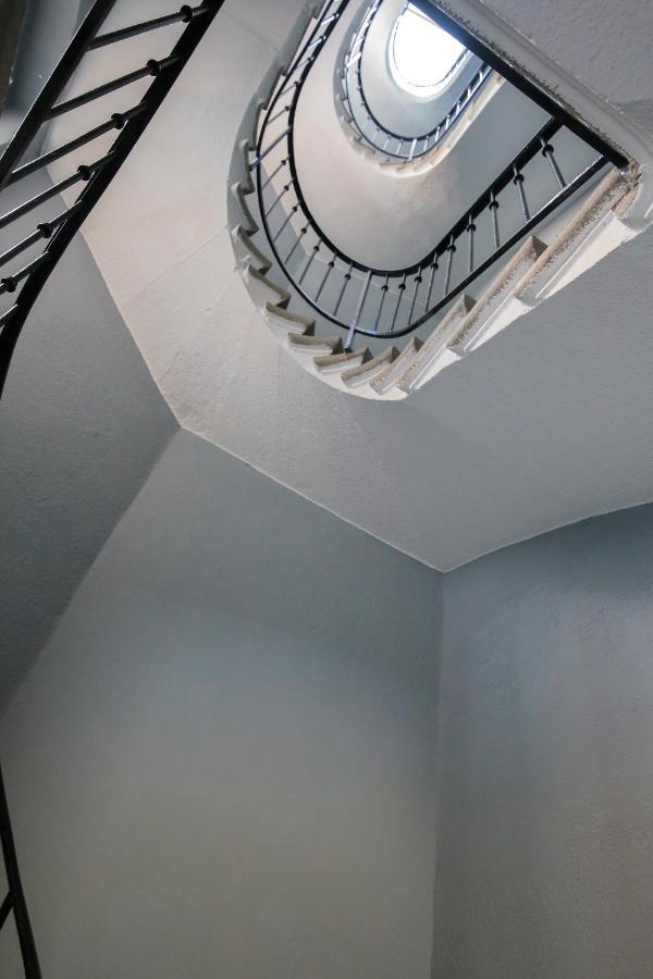 Le Rhinoceros, T1 Hypercentre Chic Et Cosy, Wifi Par Sovalfi Apartment Saint-Etienne  Bagian luar foto